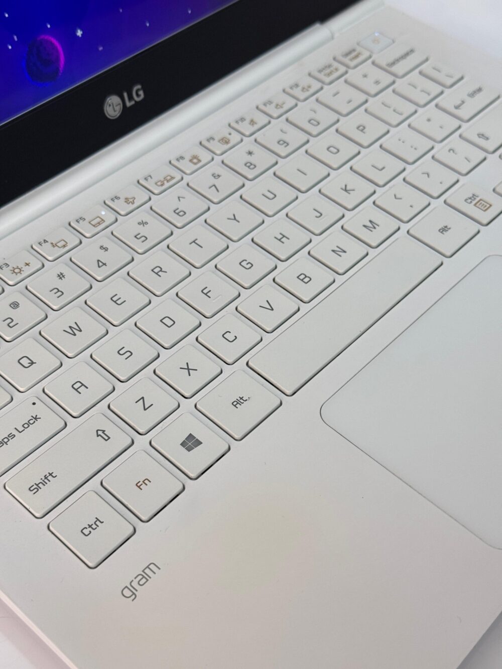 LG GRAM I5 8GEM OLED – Image 6