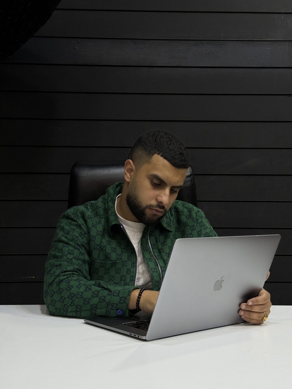 Macbook Pro 15inch Touch Bar – Image 6