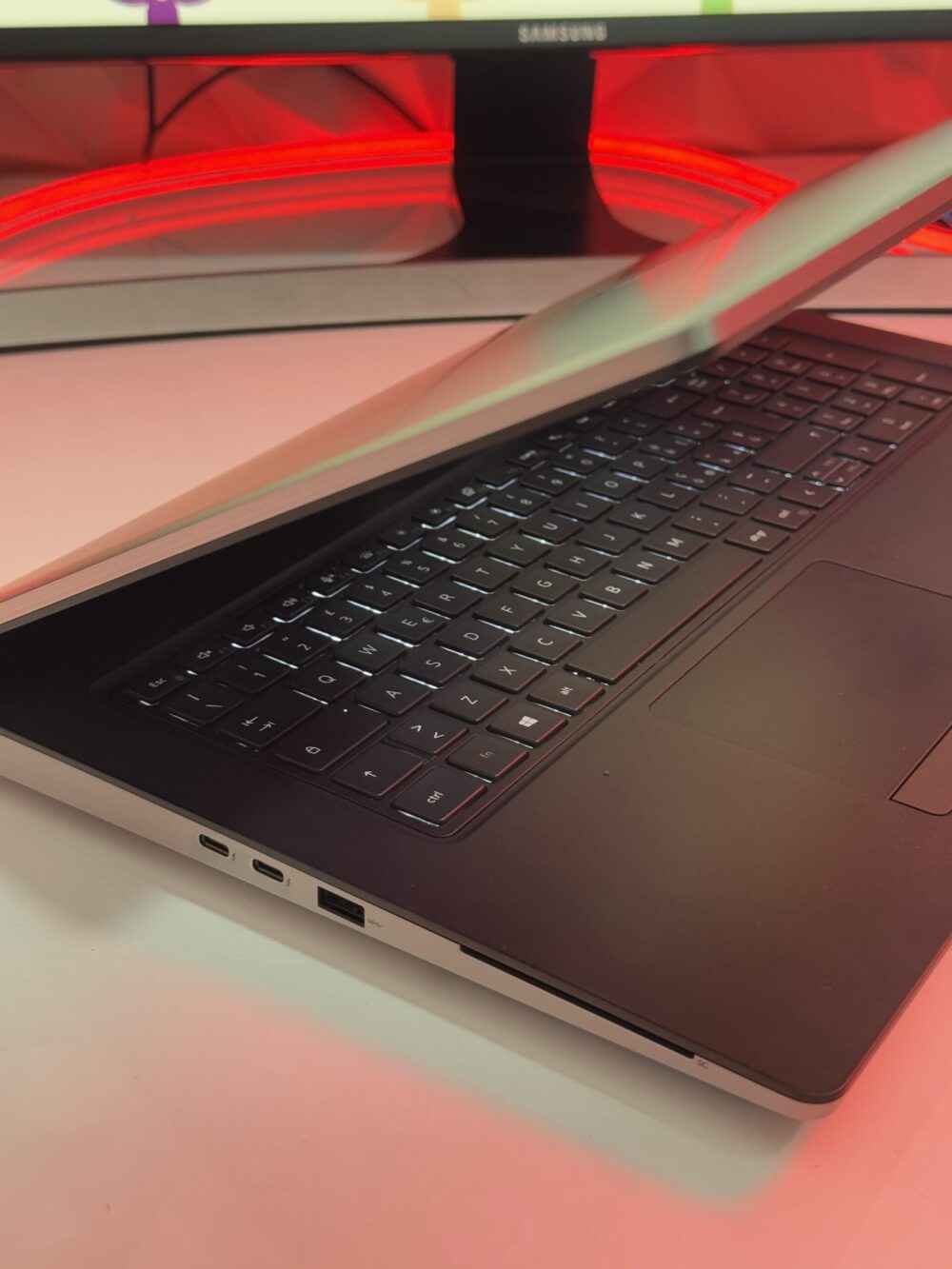 DELL Precision 7750 i7 10GEN RTX 4000 – Image 4