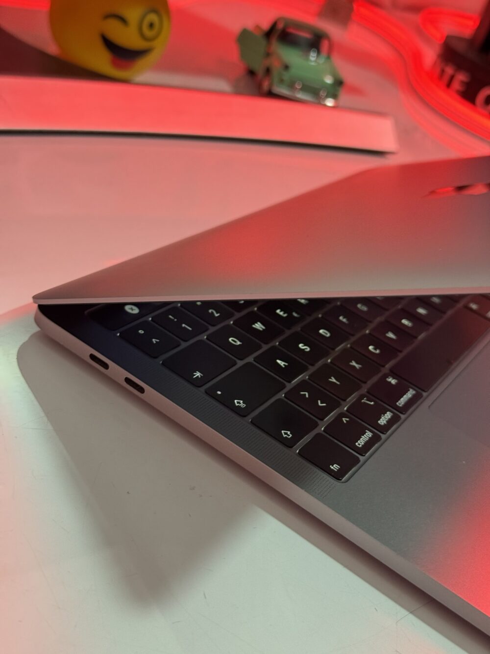 Macbook Pro TouchBar 13inch 2019 – Image 3