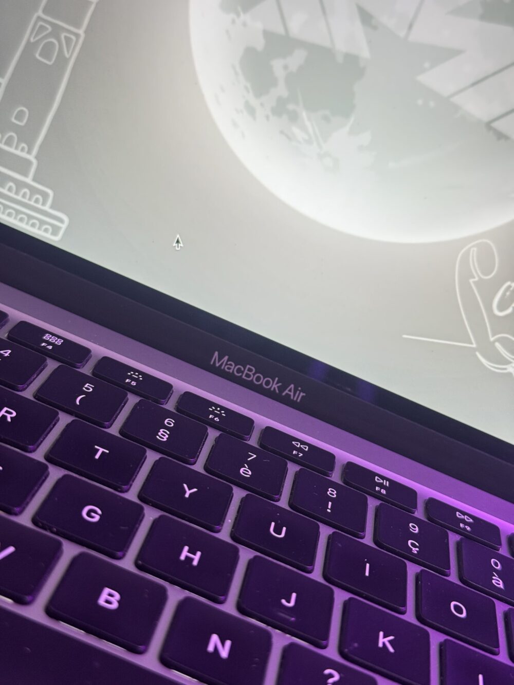 Macbook Air 13inch 2020 – Image 2