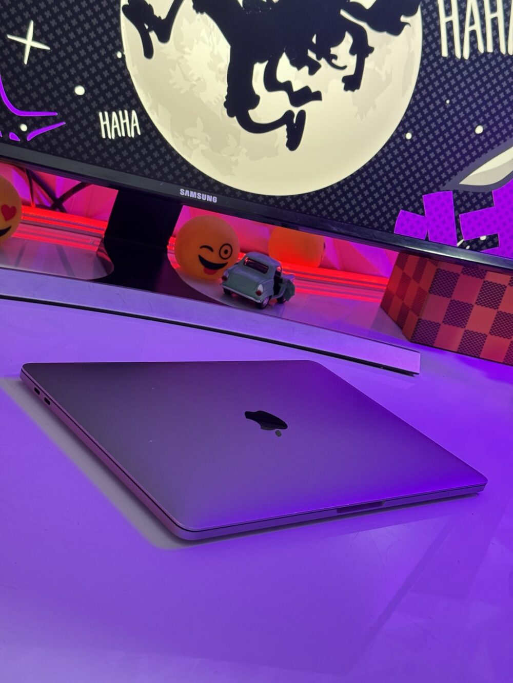 Macbook PRO 13inch Toch Bar – Image 2
