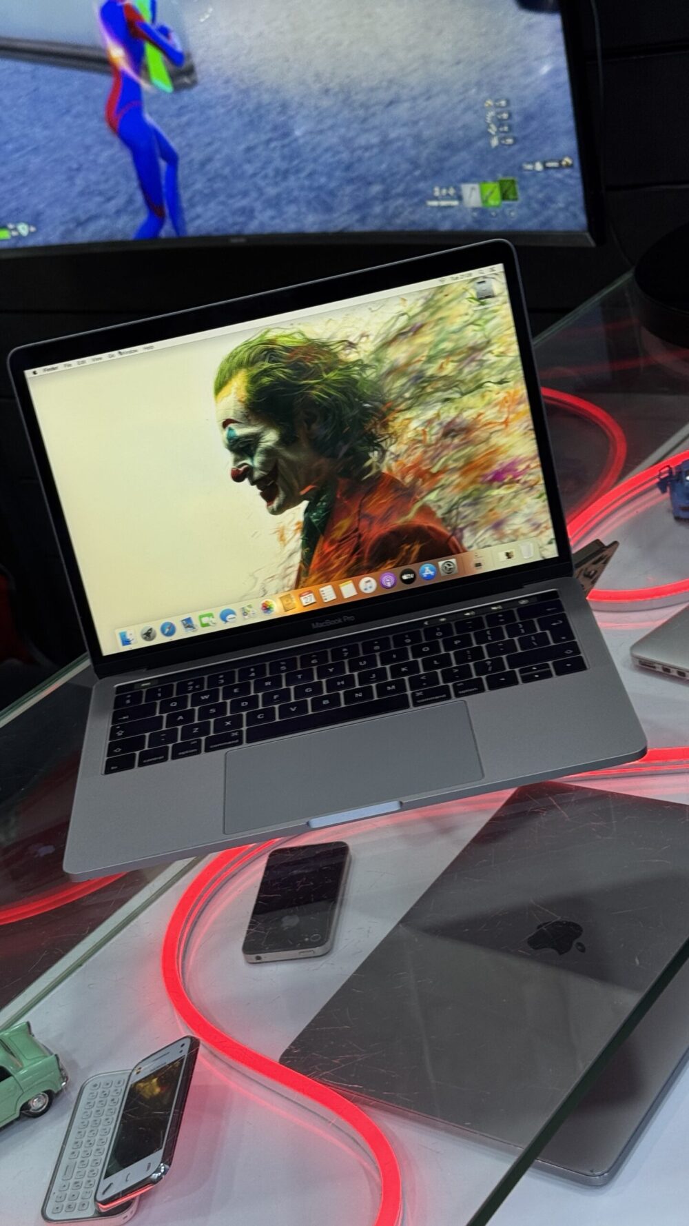 MACBOOK PRO TOUCH BAR – Image 2