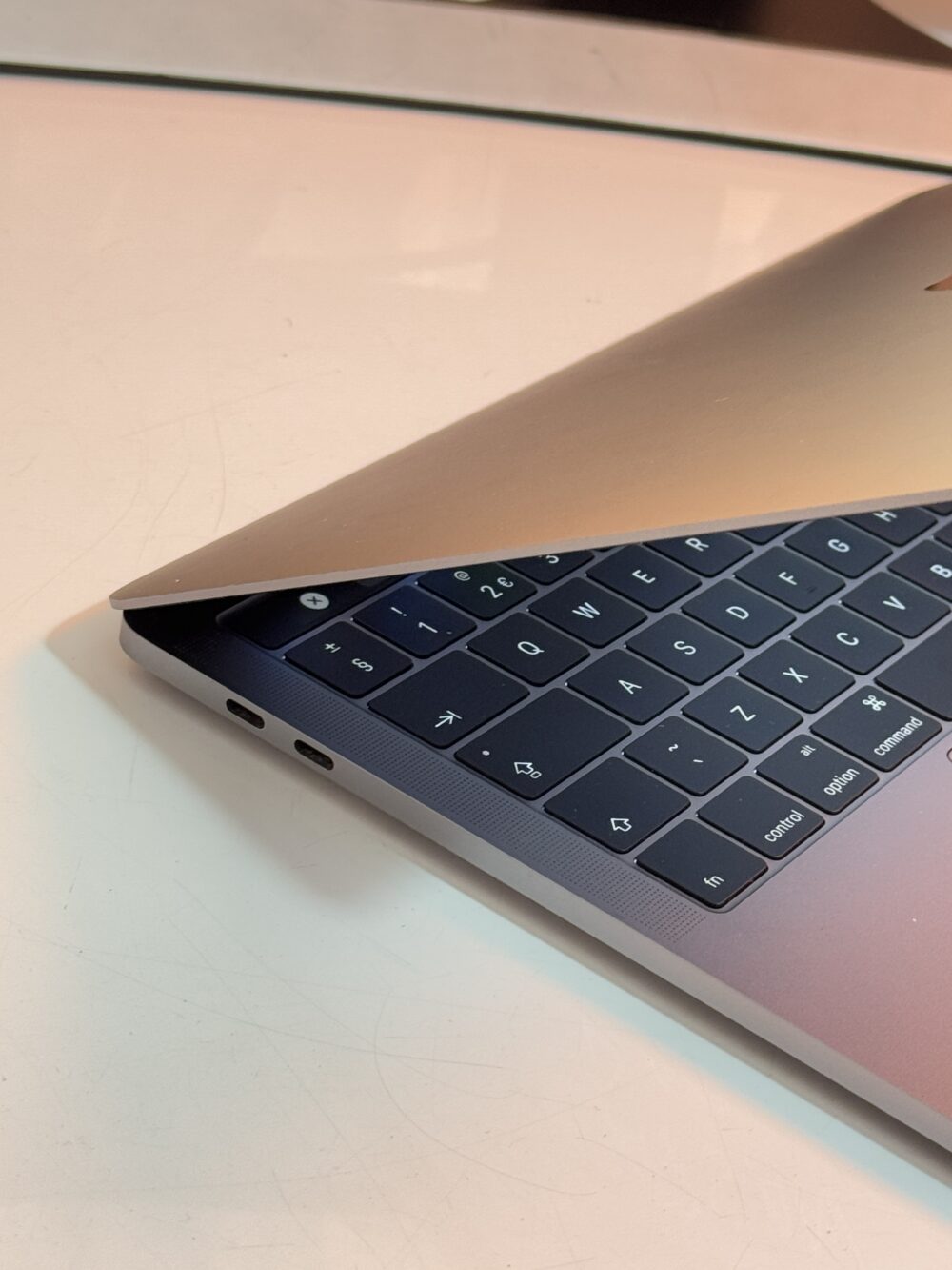 Macbook Pro 13inch Toch Bar – Image 3
