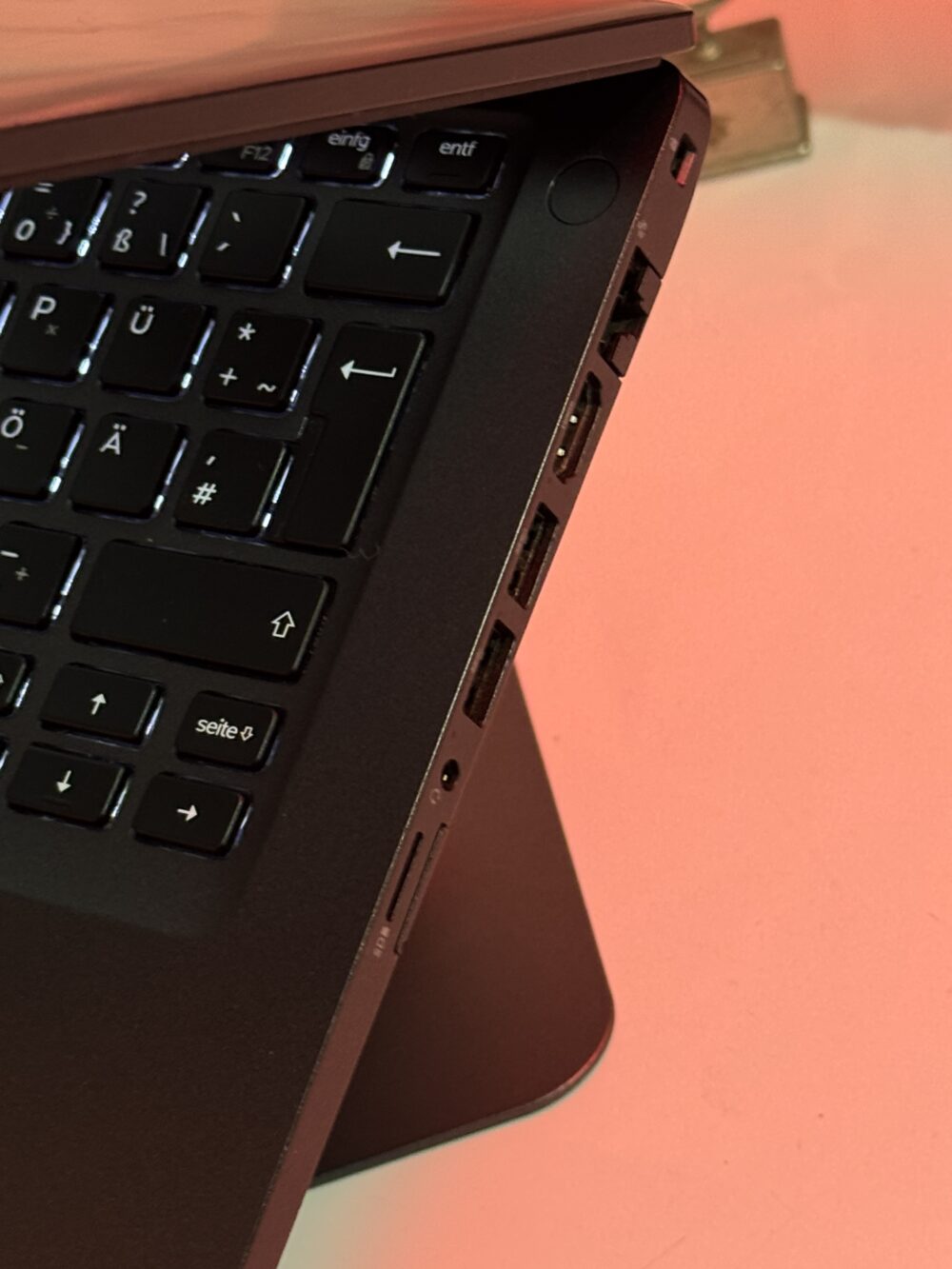Latitude 5400 i5 8GEM 16RAM 256GB SSD – Image 2